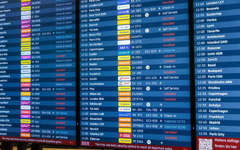 Der Flugbetrieb am BER soll nach einer Unterbrechung wieder starten. - Foto: Carsten Koall/dpa