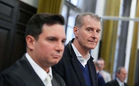 Blocks Ex-Mann Stephan Hensel ist Nebenkläger im Prozess. Hier neben seinem Anwalt Philip von der Meden. - Foto: Marcus Brandt/Pool dpa/dpa