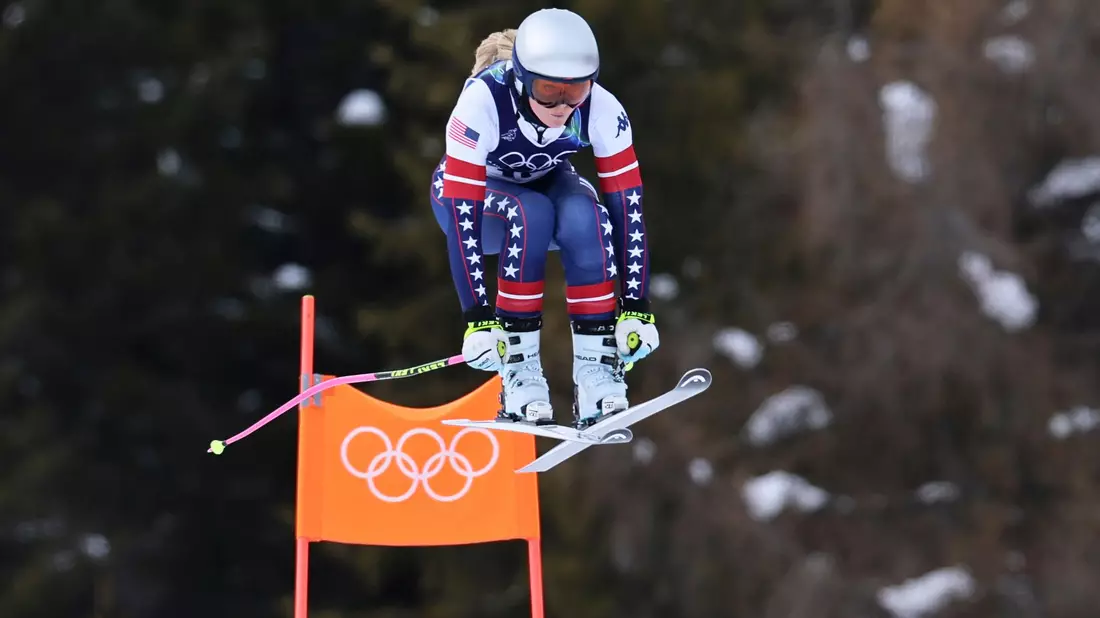 Lindsey Vonn zeigt trotz maladen Knies eine ansprechender Trainingsfahrt in Cortina. - Bild: Marco Trovati/AP/dpa