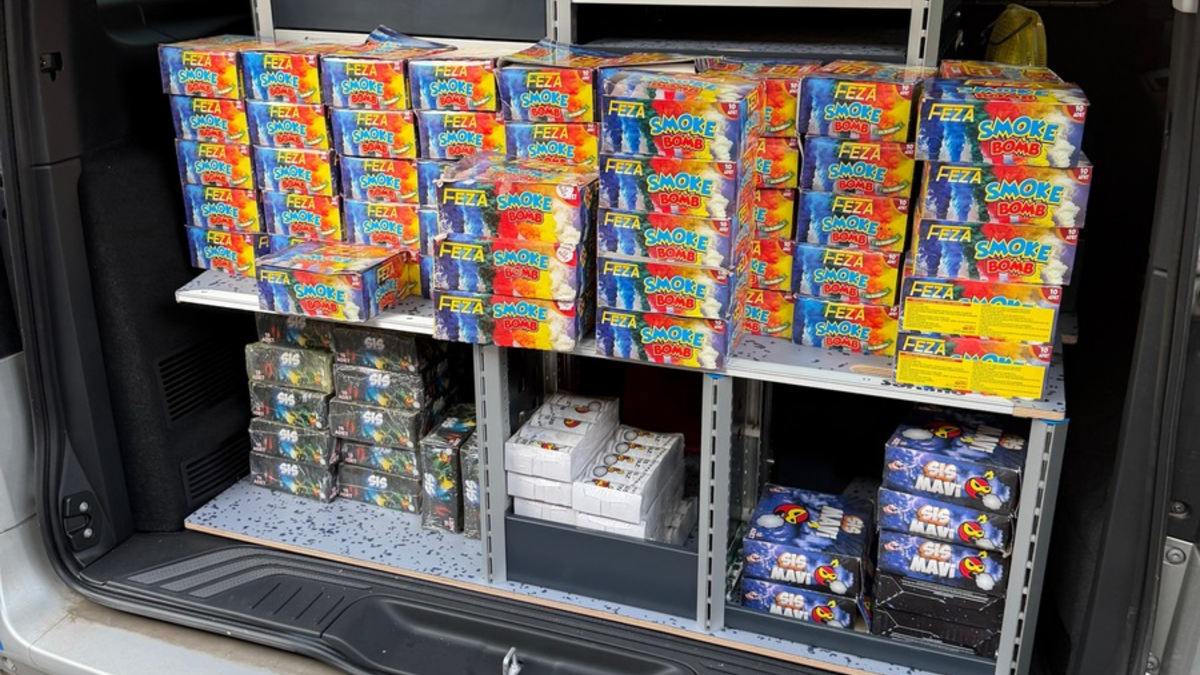 POL-DU: Marxloh: Gewerbekontrolle - Sicherstellung von Pyrotechnik - Foto: presseportal.de