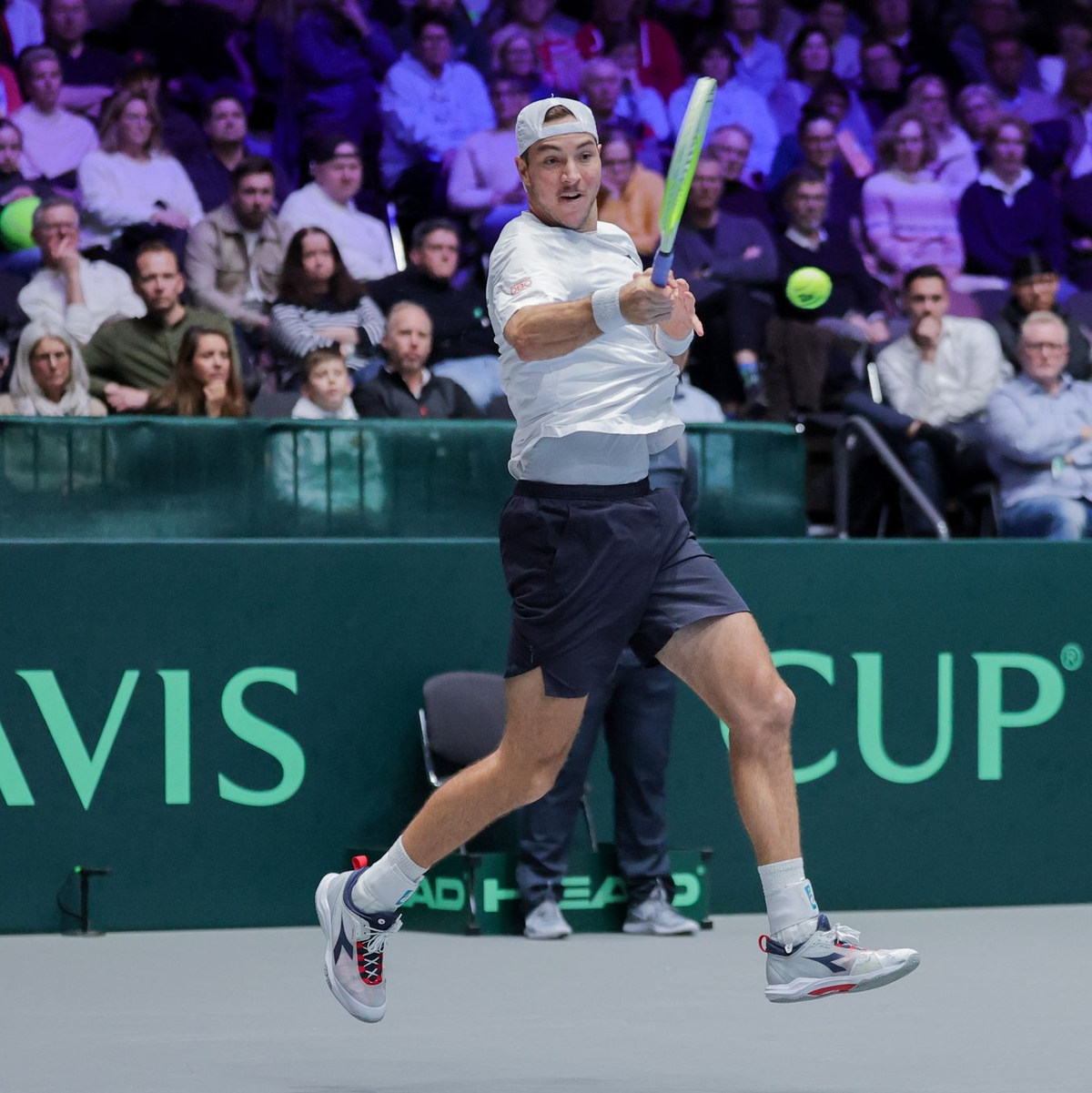 Jan-Lennard Struff sorgte für den zweiten deutschen Punkt - Foto: Rolf Vennenbernd/dpa