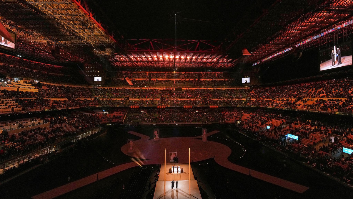Der Hauptteil der Eröffnungsfeier der Winterspiele wird im Mailänder Fußballstadion aufgeführt. - Foto: Carolyn Kaster/AP/dpa