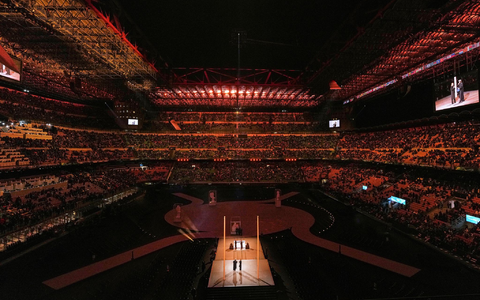 Der Hauptteil der Eröffnungsfeier der Winterspiele wird im Mailänder Fußballstadion aufgeführt. - Foto: Carolyn Kaster/AP/dpa