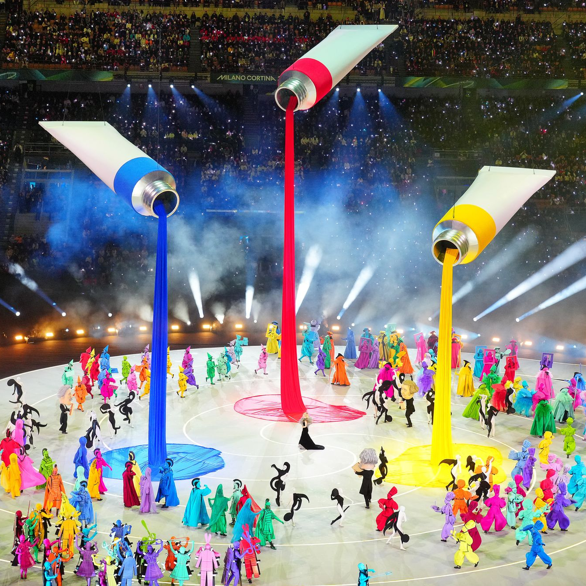 Farbenfroh ging die Eröffnungsfeier über die Bühne. - Foto: Michael Kappeler/dpa