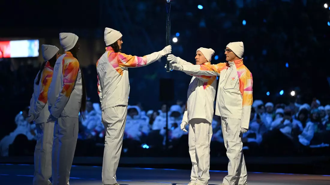Das olympische Feuer ist entzündet. - Bild: Peter Kneffel/dpa-POOL/dpa