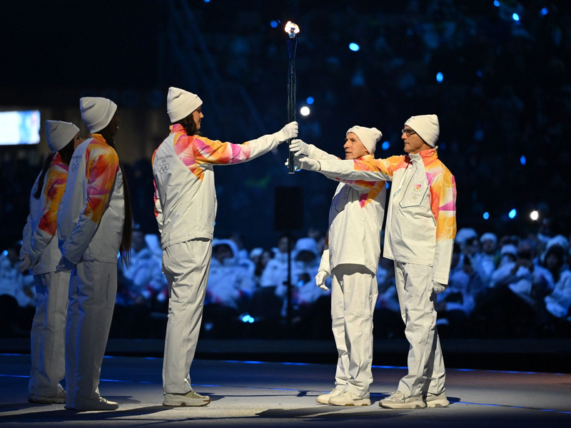 Das olympische Feuer ist entzündet. - Foto: Peter Kneffel/dpa-POOL/dpa