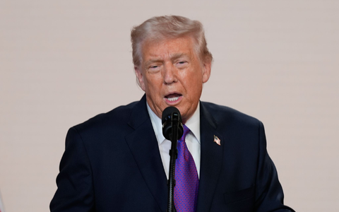 Vor dem Hintergrund der jüngsten Verhandlungen mit dem Iran erhöht der US-Präsident den Druck. (Archivbild) - Foto: Alex Brandon/AP/dpa