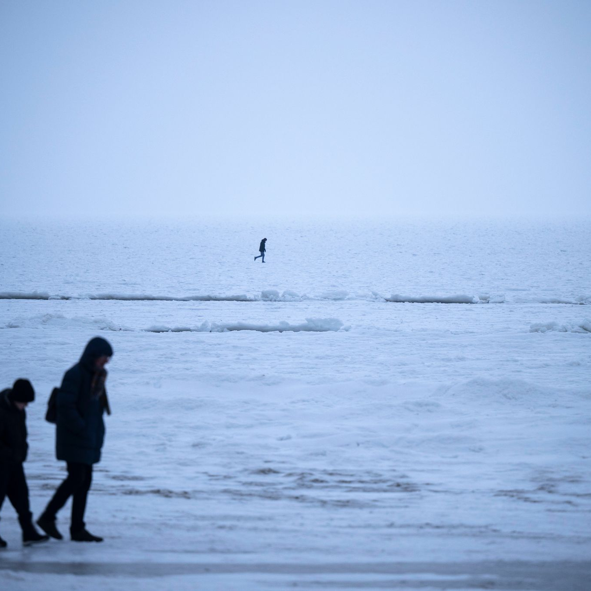 Im Nordosten erwartet der DWD regional noch leichten Dauerfrost. - Foto: Philip Dulian/dpa