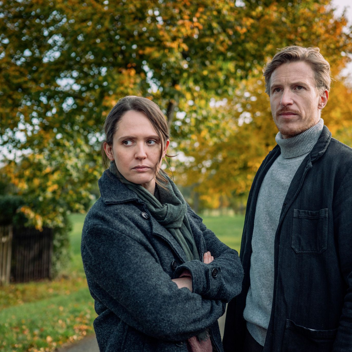 Murphy und Herbst scheinen Gefallen aneinander zu finden, doch beide bringen einiges an emotionalem Gepäck mit.  - Foto: Adrian Gross/ZDF/dpa