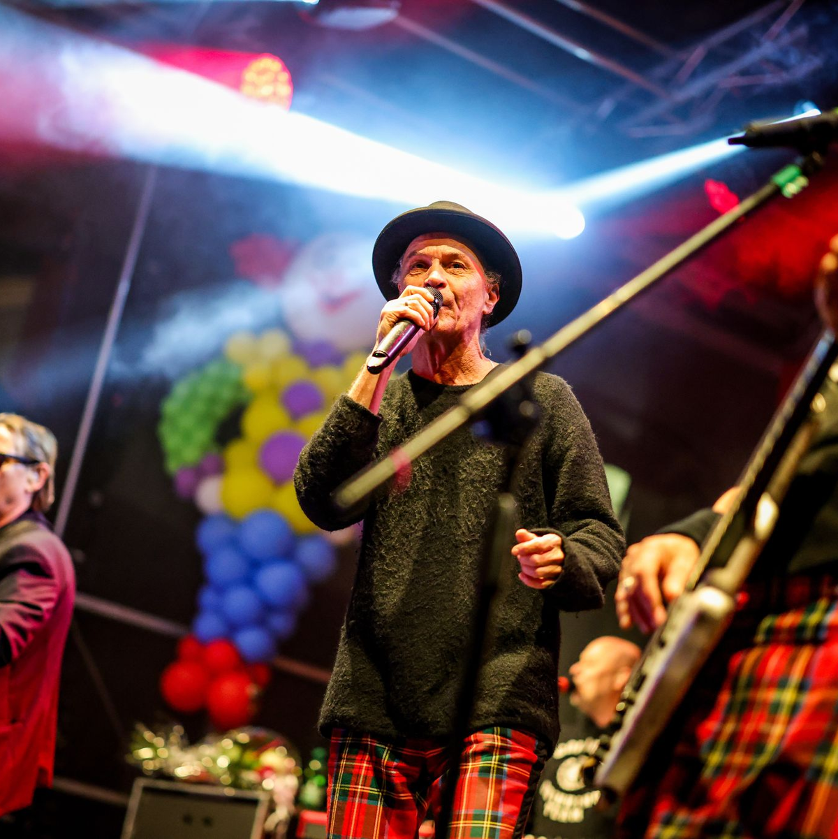 Die Kölner Band Brings sorgt selbst in Düsseldorf für Stimmung. (Archivbild) - Foto: Christoph Reichwein/dpa