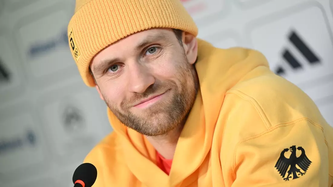 Leon Draisaitl lehnt die Superstar-Rolle im deutschen Eishockeyteam ab. - Bild: Peter Kneffel/dpa