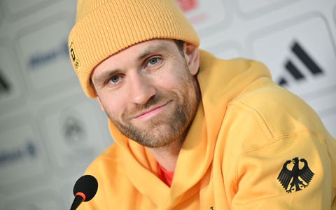 Leon Draisaitl lehnt die Superstar-Rolle im deutschen Eishockeyteam ab. - Foto: Peter Kneffel/dpa