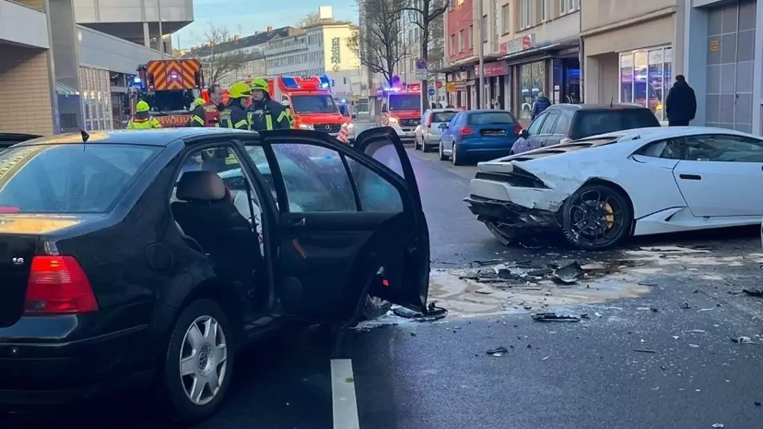 POL-MG: Verkehrsunfall auf der Limitenstraße - Nachtragsmeldung - Bild: presseportal.de