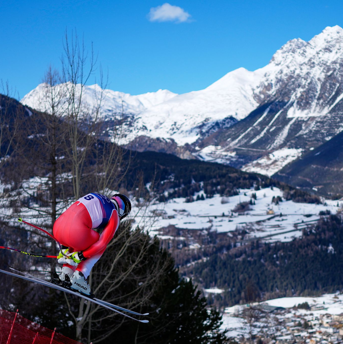 Franjo von Allmen zeigt auf der schwierigen Stelvio-Piste eine bärenstarke Fahrt. - Foto: Julia Demaree Nikhinson/AP/dpa