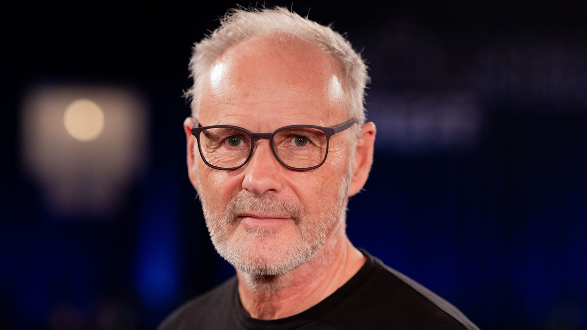 Der Moderator, Musiker und Autor Reinhold Beckmann hat wegen eines Wasserschadens sein Zuhause in Hamburg verloren. (Archivbild) - Foto: Rolf Vennenbernd/dpa