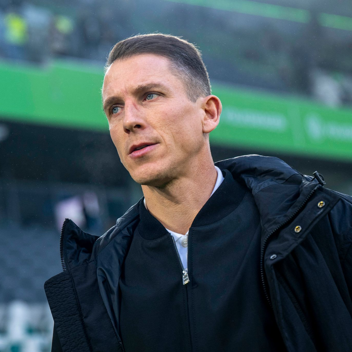 Für den VfL Wolfsburg und Trainer Daniel Bauer wird es eng im Abstiegskampf. - Foto: David Inderlied/dpa