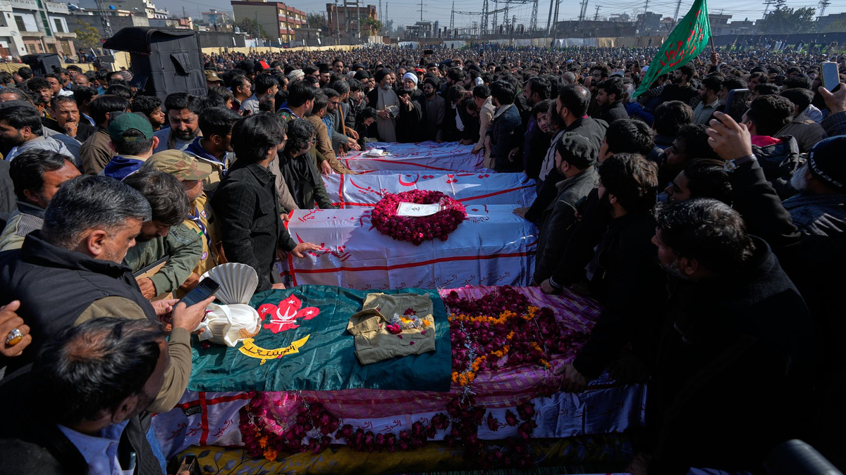 Nach Angaben aus Pakistan wurde der tödliche Anschlag im Nachbarland Afghanistan geplant. Der IS hatte die Tat für sich reklamiert.  - Foto: Anjum Naveed/AP/dpa