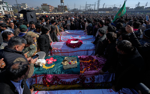 Nach Angaben aus Pakistan wurde der tödliche Anschlag im Nachbarland Afghanistan geplant. Der IS hatte die Tat für sich reklamiert.  - Foto: Anjum Naveed/AP/dpa