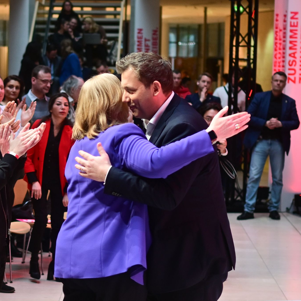 Klingbeil und Bas gaben den Auftakt für die Arbeit am SPD-Grundsatzprogramm. - Foto: Sebastian Christoph Gollnow/dpa