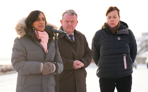 Dänemarks Außenminister Lars Løkke Rasmussen, hier mit seinen Amtskolleginnen aus Kanada (l) und Grönland (r), glaubt an eine Einigung mit den USA. - Foto: Ida Marie Odgaard/Ritzau Scanpix Foto/AP/dpa