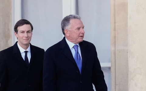 Gestern Gespräche mit dem Iran, heute Militärbesuch - Jared Kushner und Steve Witkoff sind zentrale Figuren in Trumps Nahost-Politik. (Archivbild) - Foto: Michel Euler/AP/dpa