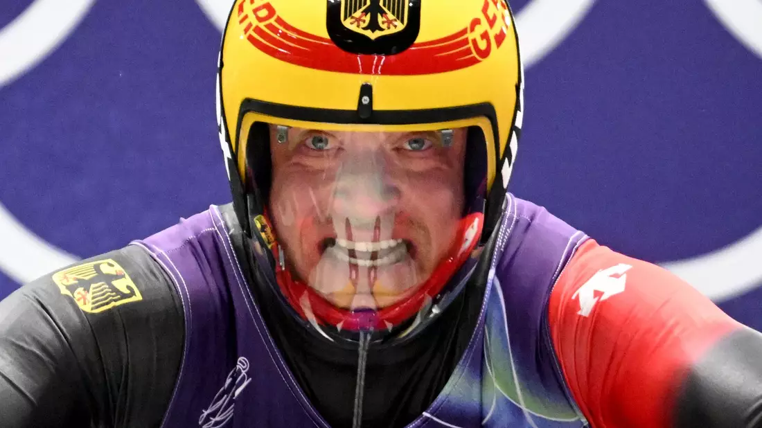 Felix Loch patzte im ersten von vier Läufen nach einem Startrekord. - Bild: Robert Michael/dpa