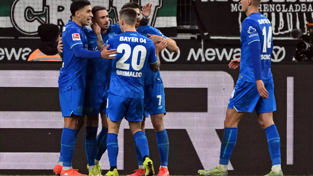 Leverkusen jubelt über den Ausgleich.  - Bild: Federico Gambarini/dpa