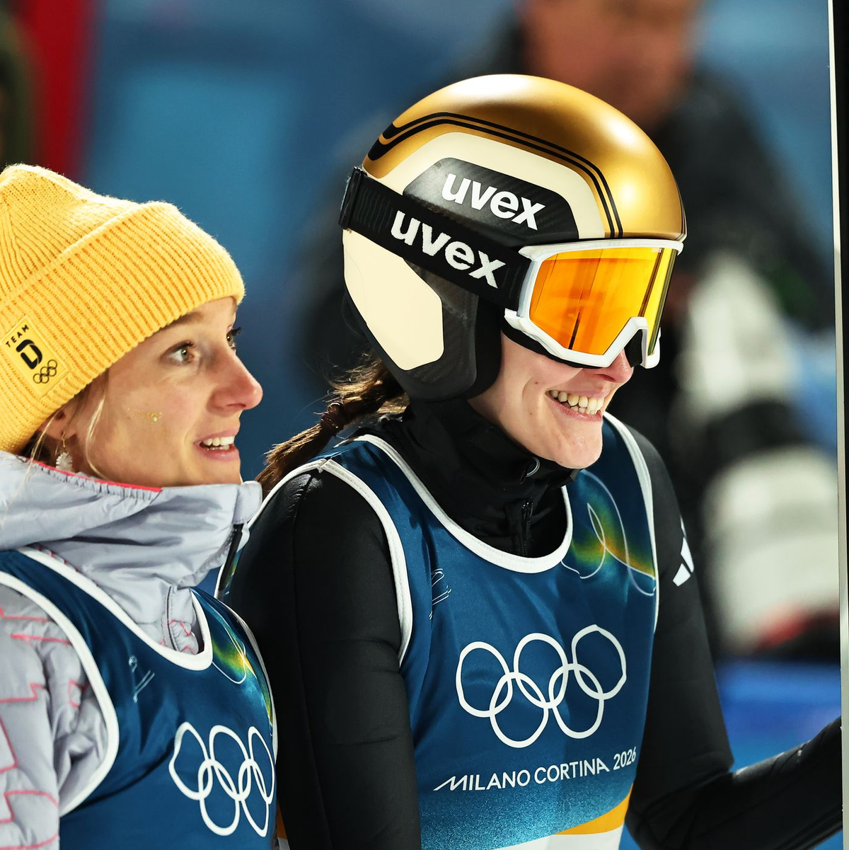Selina Freitag (rechts) wurde als beste Deutsche Siebte, Fahnenträgerin Katharina Schmid landete auf Platz 16. - Foto: Daniel Karmann/dpa