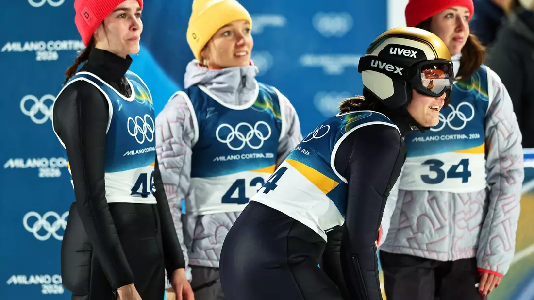 Die deutschen Skispringerinnen verpassten die erhoffte Medaille. - Bild: Daniel Karmann/dpa