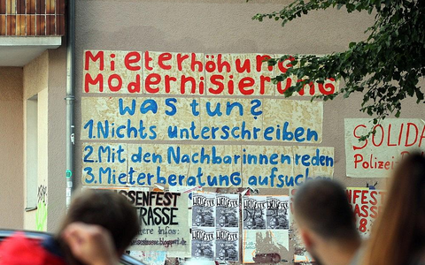 Fassadenbeschriftung gegen Mieterhöhungen (Archiv) - Foto: via dts Nachrichtenagentur