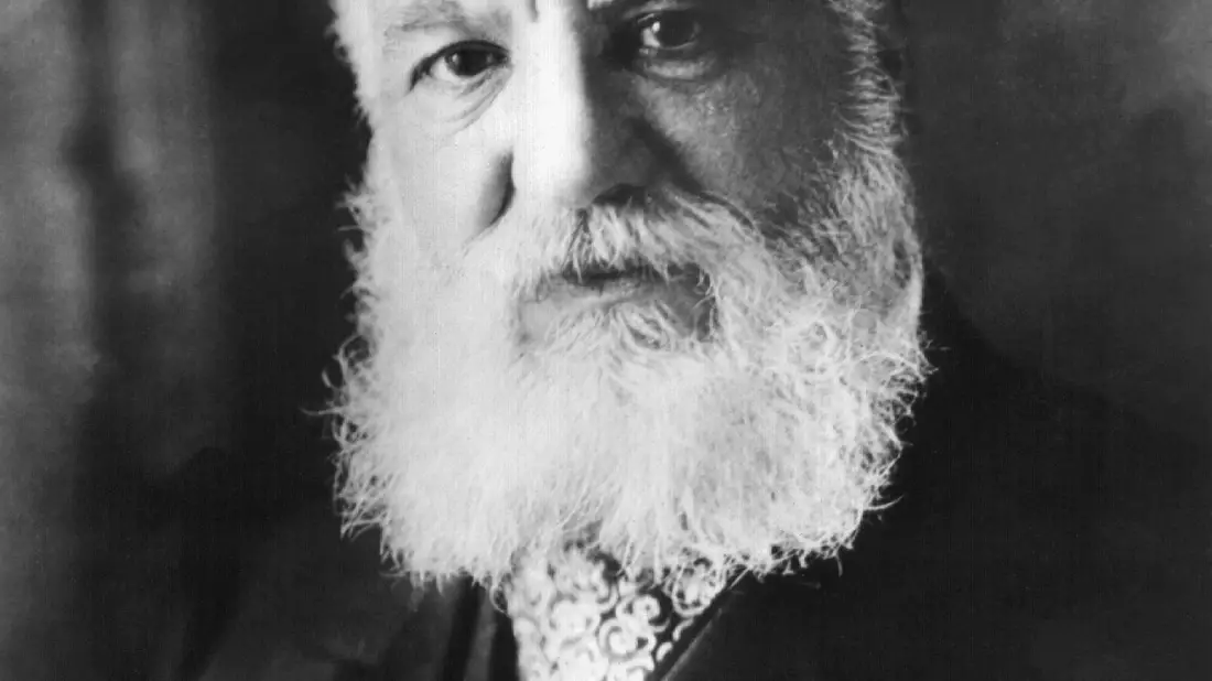 Alexander Graham Bell setzte sich in einem Patentkrimi um die Erfindung des Telefons mit technischem Genie und juristischer Skrupellosigkeit durch. - Bild: picture alliance / dpa