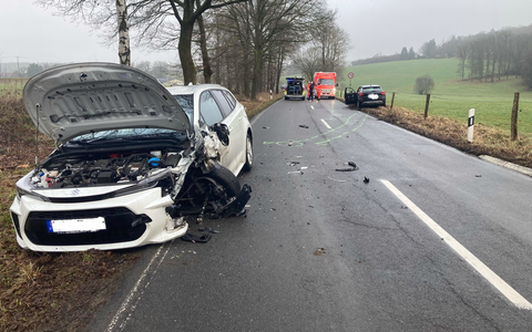 POL-GM: Zwei Verletzte nach Verkehrsunfall in Happach - Foto: presseportal.de