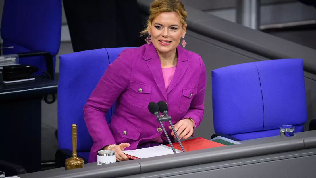 Wer keinen Hausausweis erhält, soll auch nicht mit öffentlichen Mitteln bezahlt werden, meint Bundestagspräsidentin Klöckner. (Archivfoto) - Bild: Bernd von Jutrczenka/dpa