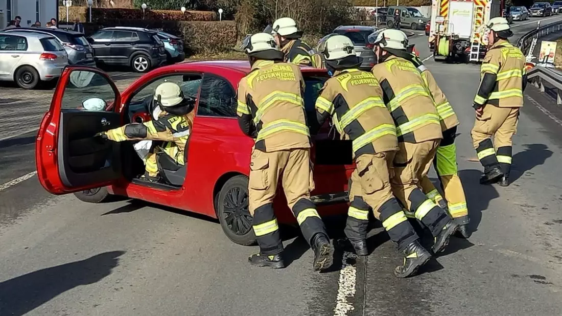FW-EN: Drei Einsätze am zweiten Februar Wochenende - Brandnachschau, Verkehrsunfall, Brandmeldealarm - Bild: presseportal.de