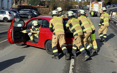 FW-EN: Drei Einsätze am zweiten Februar Wochenende - Brandnachschau, Verkehrsunfall, Brandmeldealarm - Foto: presseportal.de
