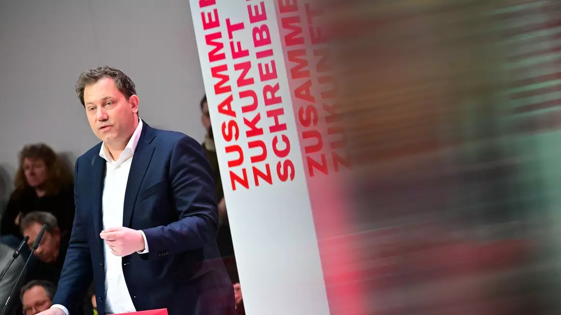 Von Klingbeils Rede zeigten sich Kritiker überrascht.  - Bild: Sebastian Christoph Gollnow/dpa