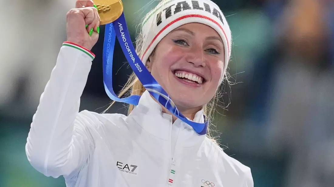 Francesca Lollobrigida widmete ihren Olympiasieg ihrem Sohn Tommaso. - Bild: Christophe Ena/AP/dpa