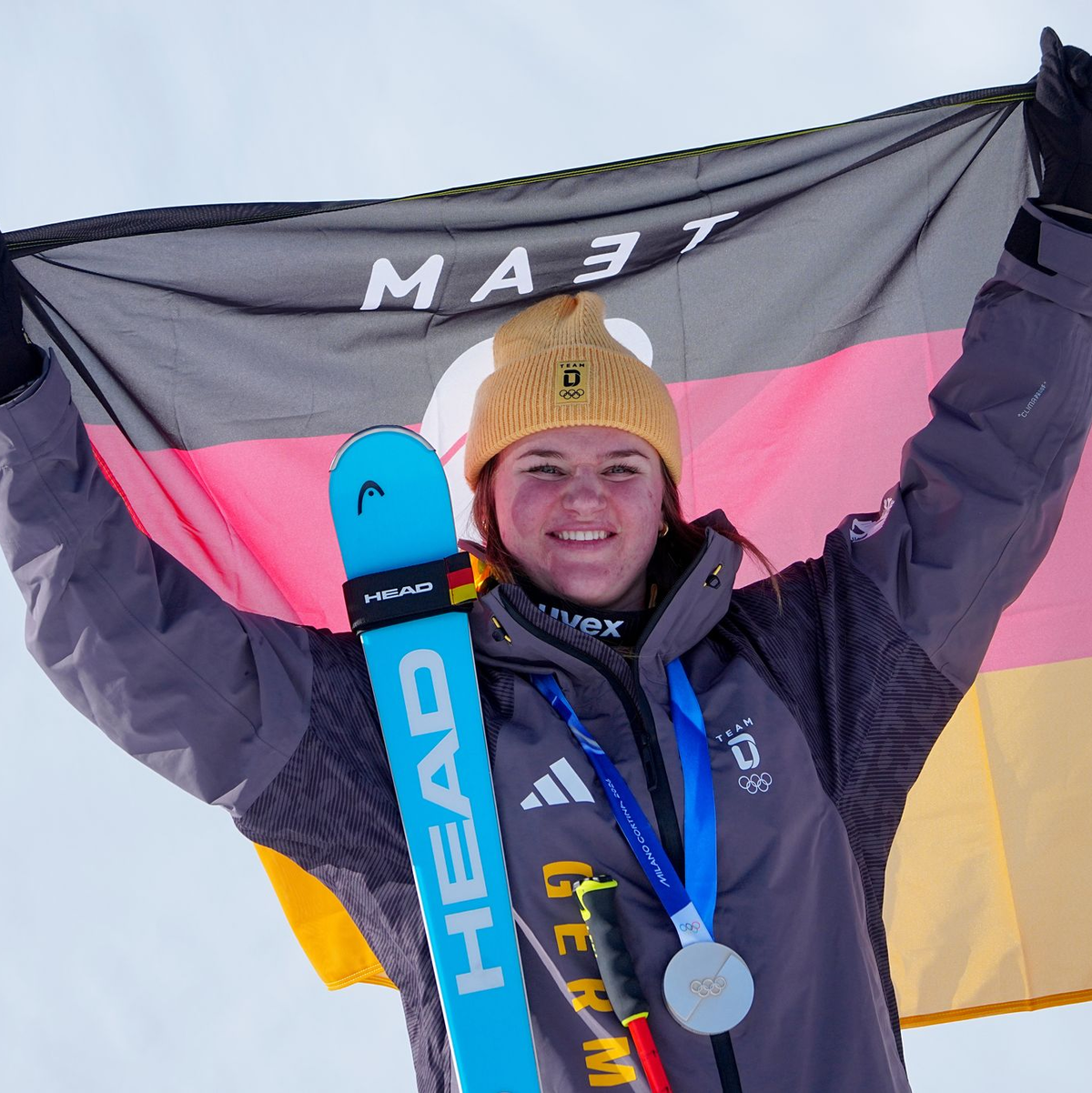 Olympia-Silber in der Abfahrt: Deutschlands Ski-Juwel Emma Aicher. - Foto: Michael Kappeler/dpa
