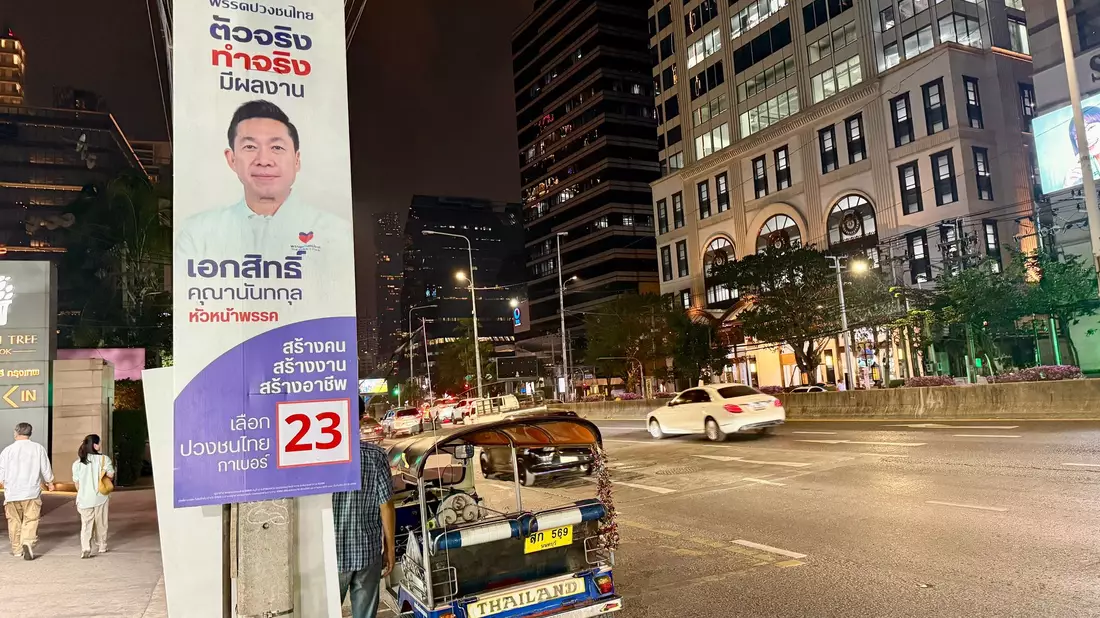 Seit Wochen buhlten die Parteien im Land um Wähler, wie hier in Bangkok. (Archivbild) - Bild: Carola Frentzen/dpa