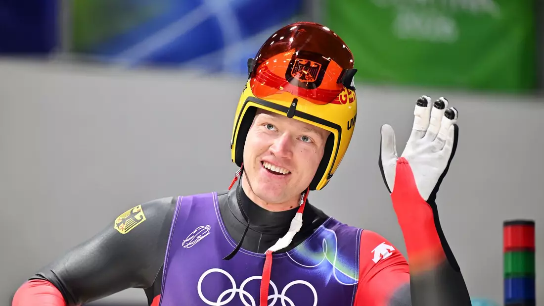 Max Langenhan fährt in den ersten drei Läufen dreimal Bahnrekord.  - Bild: Robert Michael/dpa