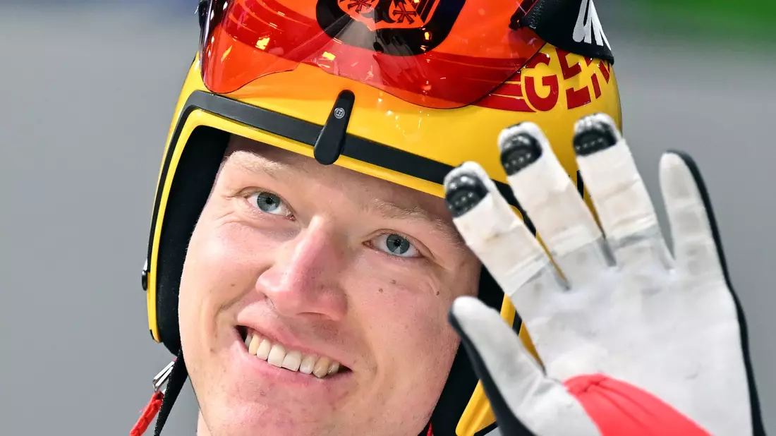 Max Langenhan fährt in den ersten drei Läufen dreimal Bahnrekord.  - Bild: Robert Michael/dpa