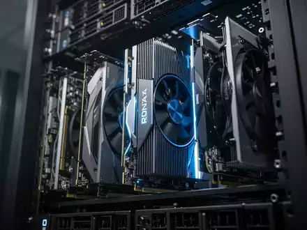 AMD-Kunden fühlen sich im Stich gelassen: FSR 4 für alte Grafikkarten in weiter Ferne - Foto: über boerse-global.de