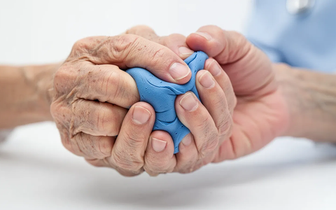 Krafttraining lindert Schmerzen bei Fingerarthrose - Foto: über boerse-global.de