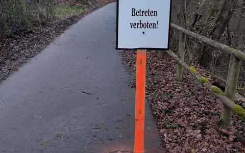 POL-PDMT: Montiertes Schild auf bekanntem Radweg zwischen St. Goarshausen und Bogel - Foto: presseportal.de