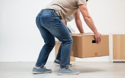 Knie-Hüft-Strategie: So heben Sie schwere Lasten rückenschonend - Foto: über boerse-global.de