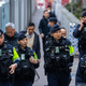 Das Polizeiaufgebot zum Tag der Strafmaßverkündung war groß.  - Foto: Chan Long Hei/AP/dpa