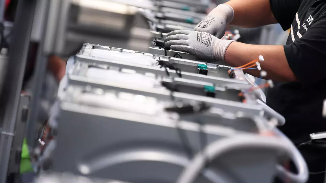 Zweistelliges Auftragsplus im Dezember und auch im Gesamtjahr 2025 mehr Bestellungen als ein Jahr zuvor: In der Elektroindustrie kommen nimmt die Hoffnung zu. (Symbolbild) - Bild: Ralf Hirschberger/dpa-Zentralbild/dpa