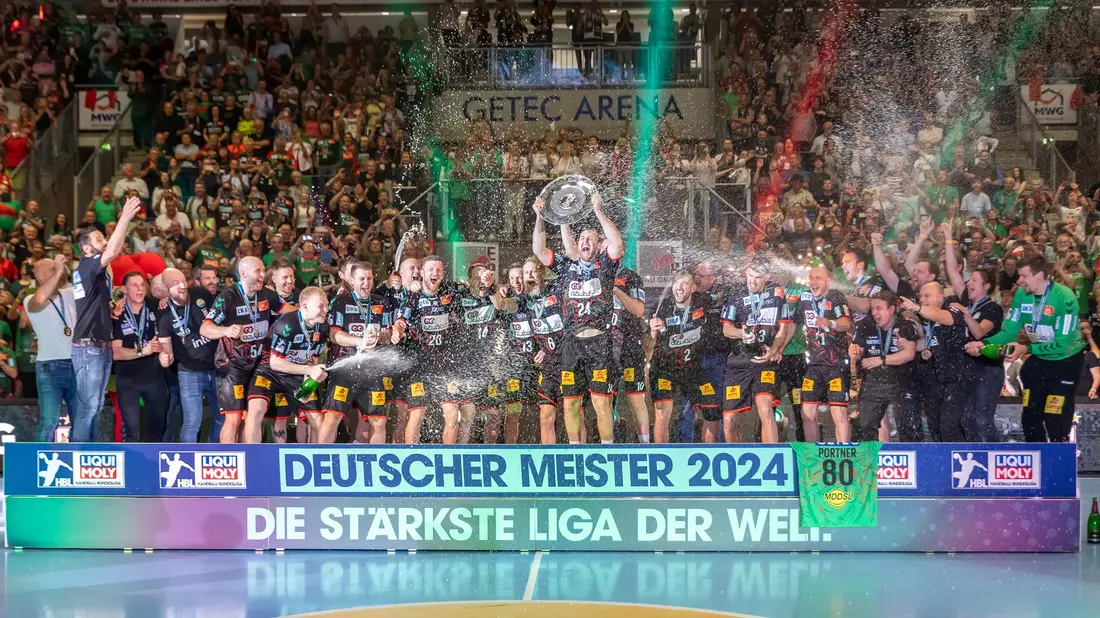 Der SC Magdeburg möchte wie 2024 den Meistertitel feiern. (Archivbild) - Bild: Andreas Gora/dpa