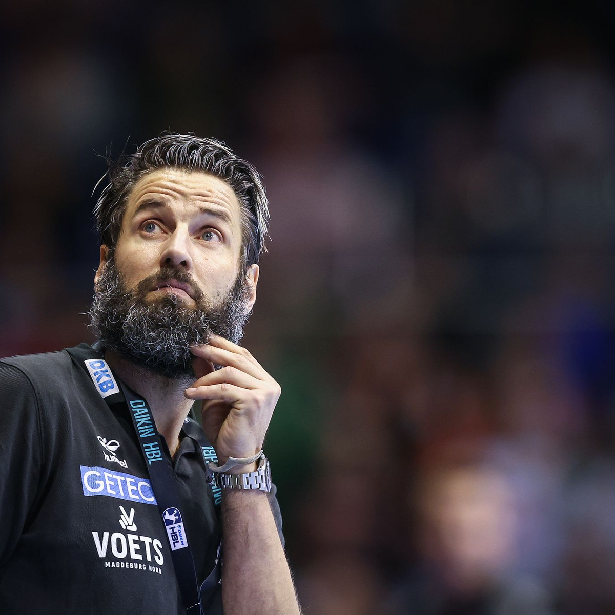 Hofft auf einen gelungenen Re-Start nach der EM-Pause: Magdeburgs Trainer Bennet Wiegert. (Archivbild) - Foto: Ronny Hartmann/dpa-Zentralbild/dpa