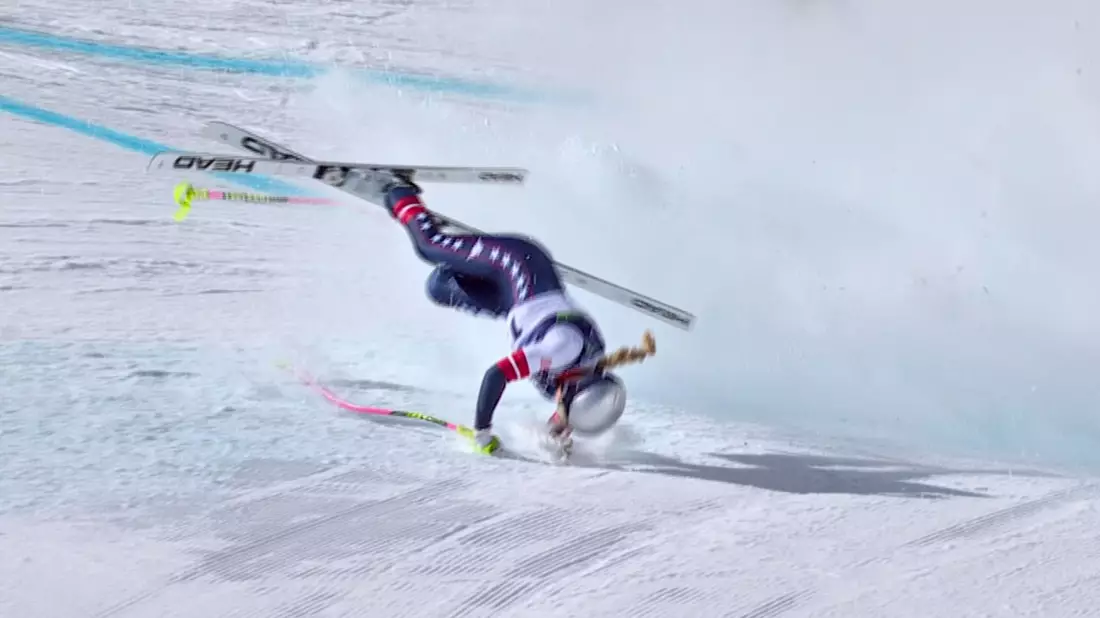 Schlimme Szene: Lindsey Vonn stürzte in der Abfahrt heftig. - Bild: Uncredited/Olympic Broadcasting Services via AP/dpa